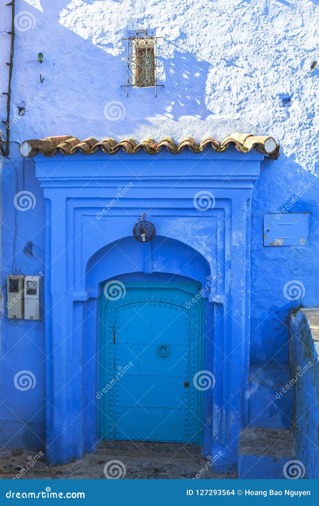 life at chefchaouen medina in morocco